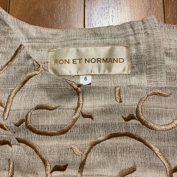 Stylish silk top by Ron and Normand - Picture 2 of 3